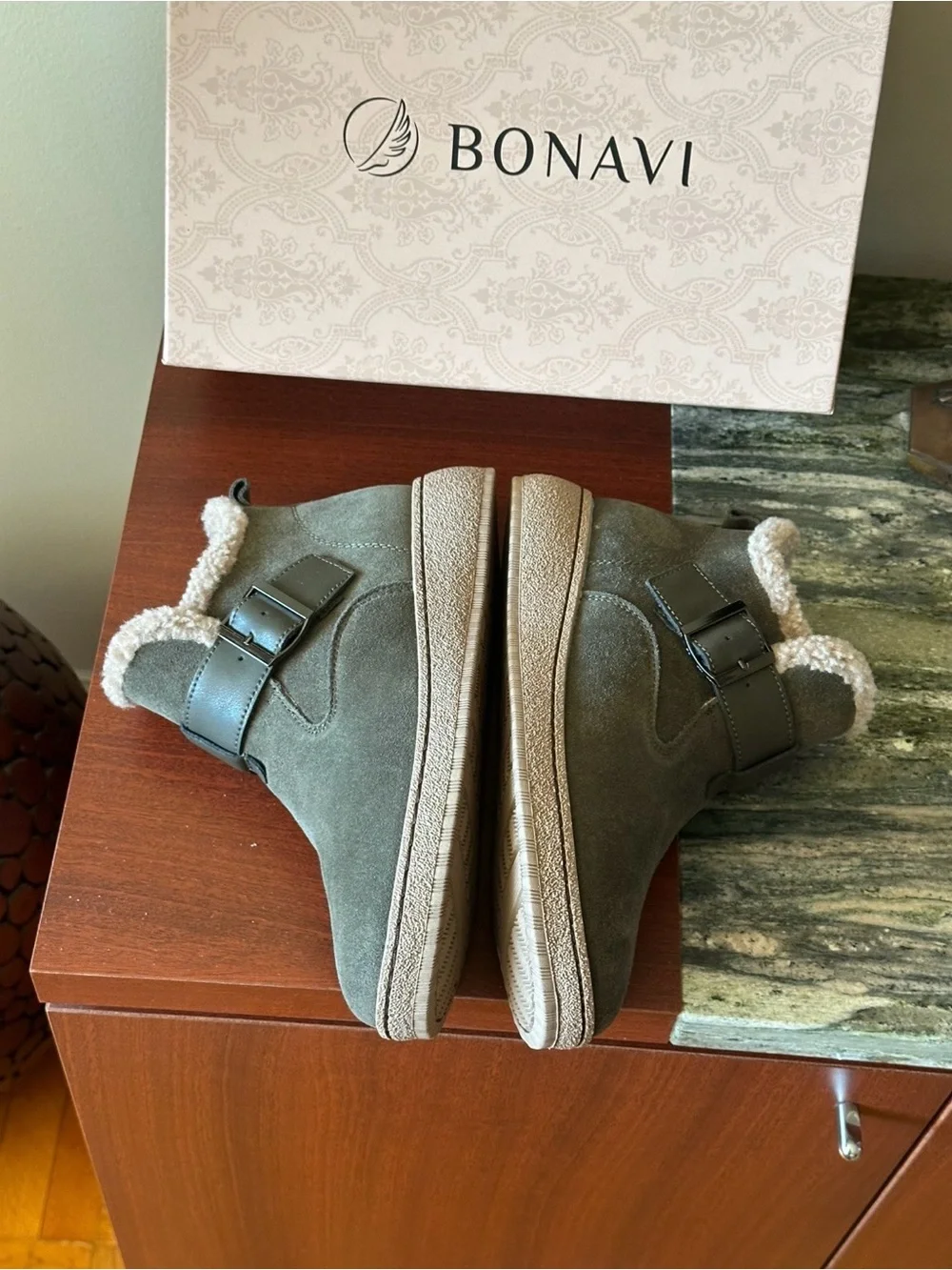 NIB BONAVI Suede Ankle Boots Khaki Green.Keep your feet cozy and content s EU 37